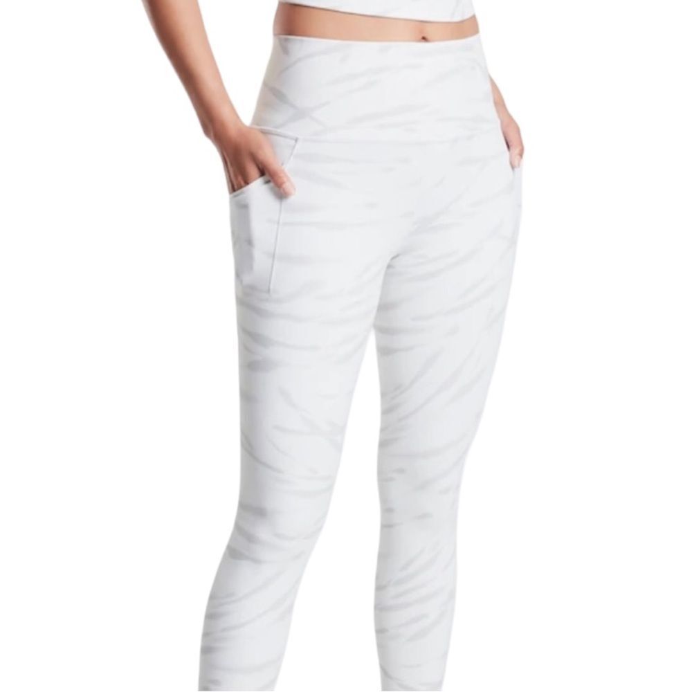 ATHLETA Salutation Stash Gray Zebra Stripe 7/8 Tight Leggings Size Large